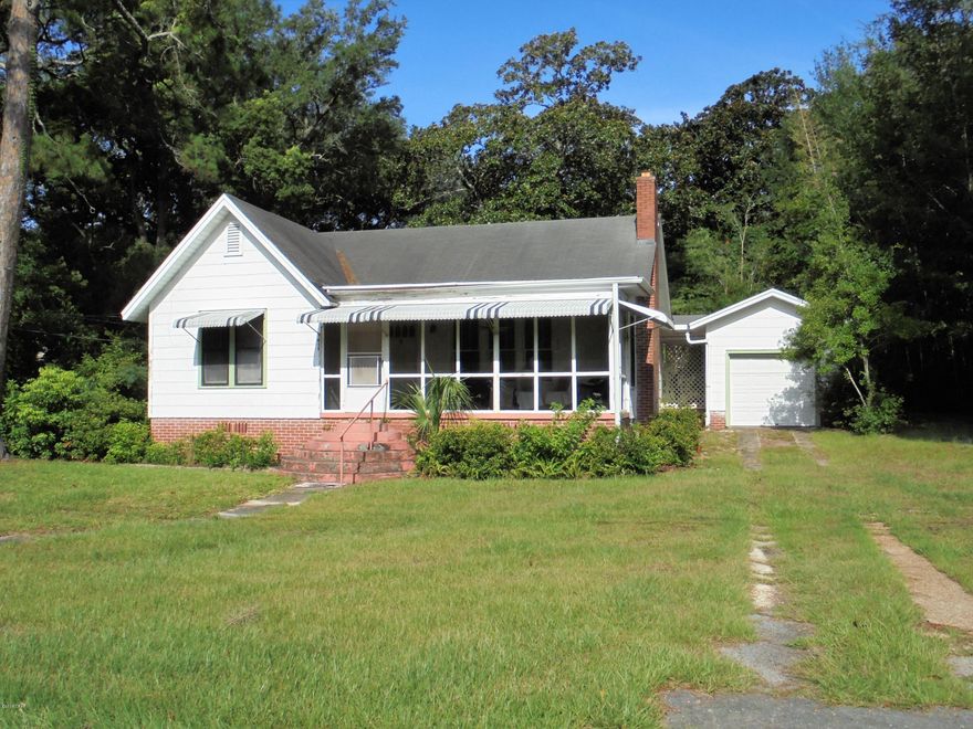 This is a great first time home or rental property for the investor.  Great 2 bedroom floorplan with hardwood floors throughout.  Home will need some updating but is currently rented and very cozy. Located just blocks from downtown, you can easily walk to watch the sunset or take a morning stroll.