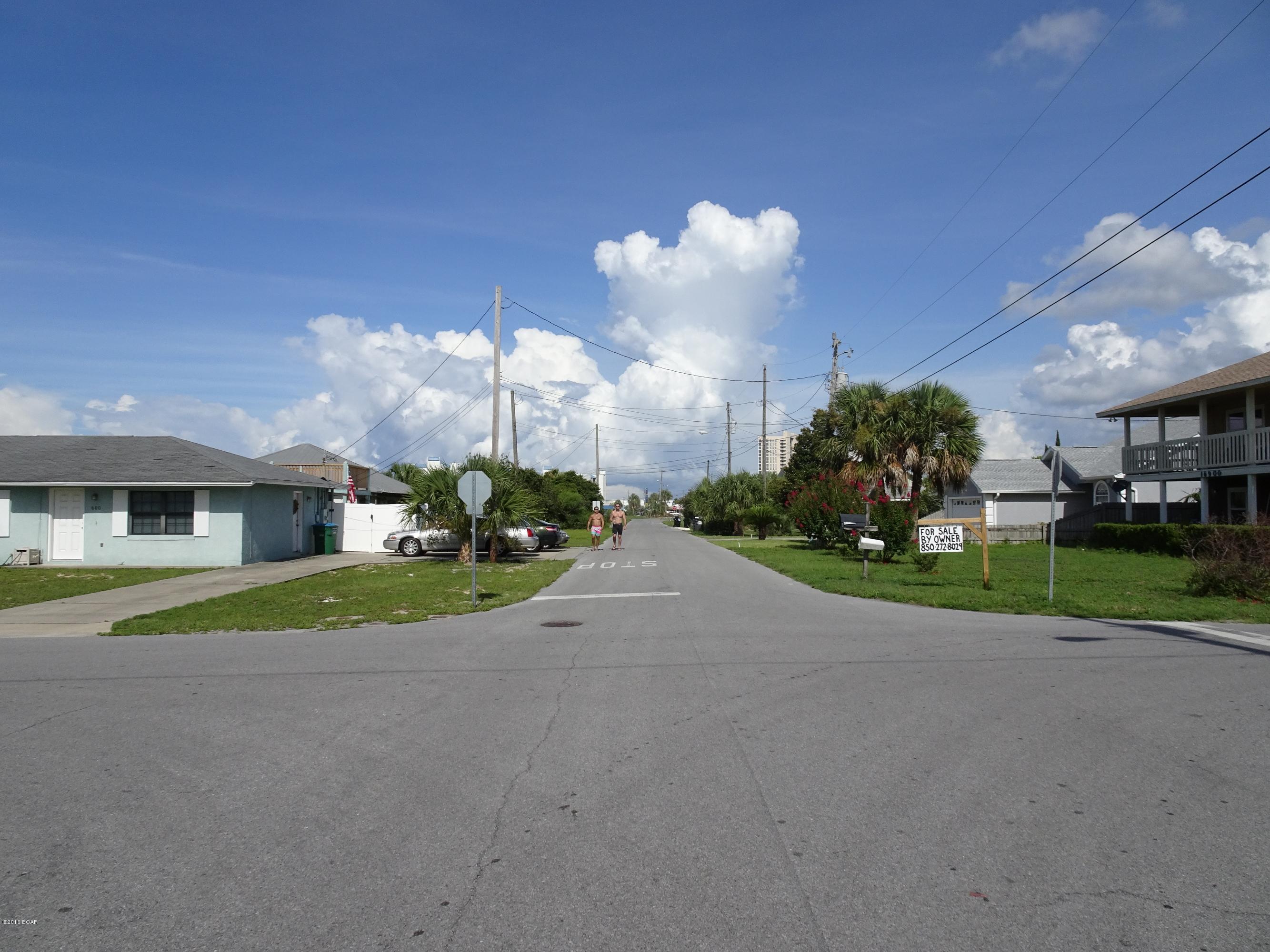 El Centro Beach - Land