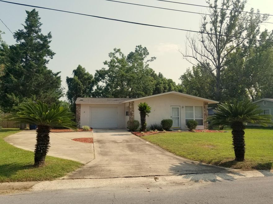 Very well kept Starter or Rental Home centrally located on a nice block with other well kept homes. New carpet in bedrooms with the rest of the home being tile. Newly painted roof replaced in 2015.  Good Buy!!