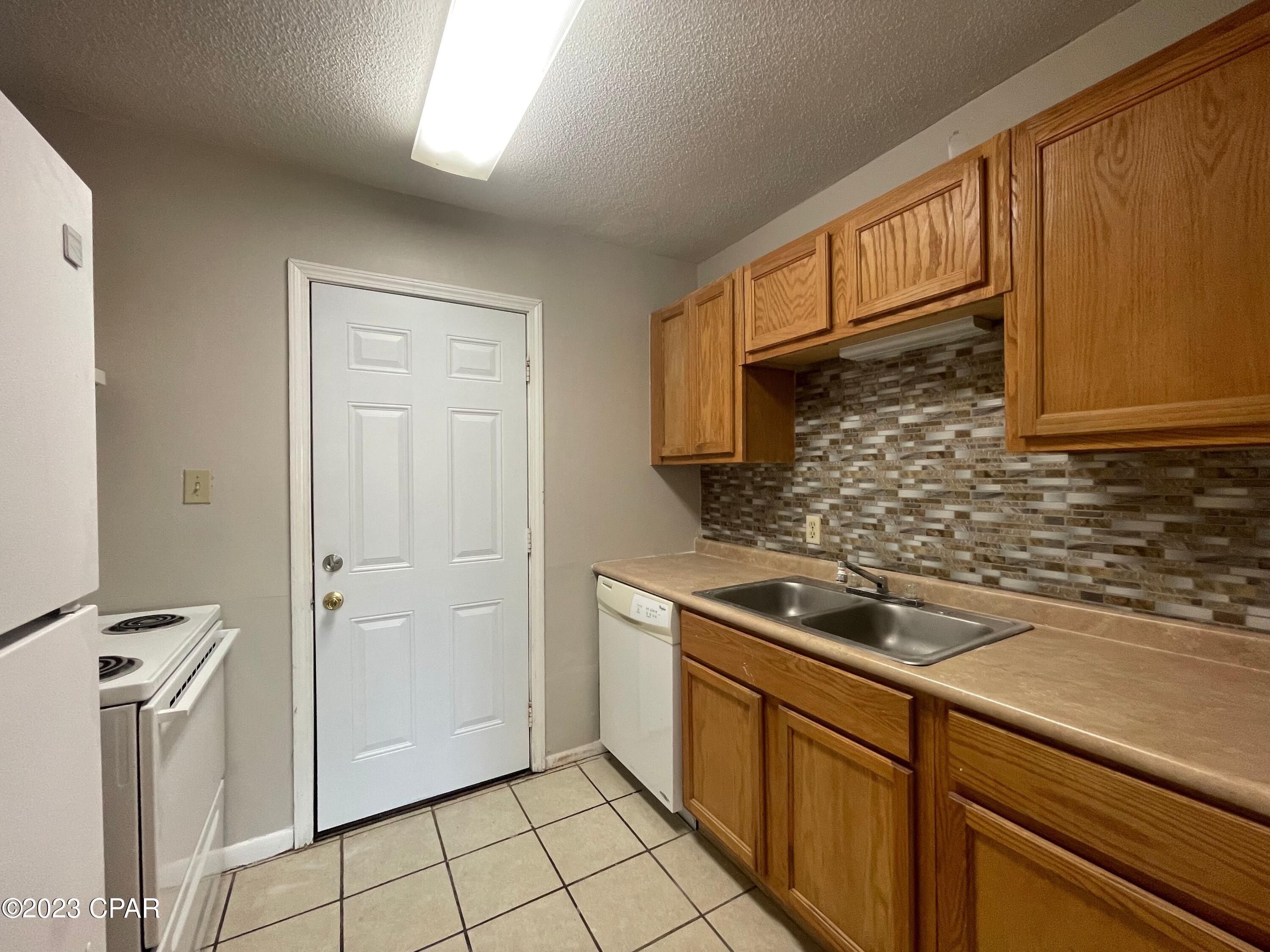 [No Recorded Subdiv] - Residential Lease