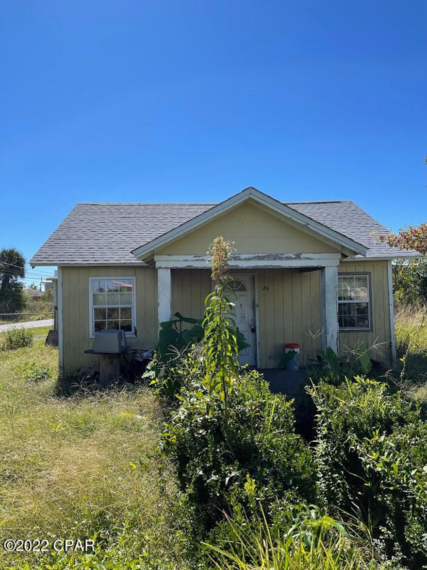 Just off of Harrison Ave near downtown!! 3/1.5 1256 sq/ft home with a studio facing Luverne Ave.