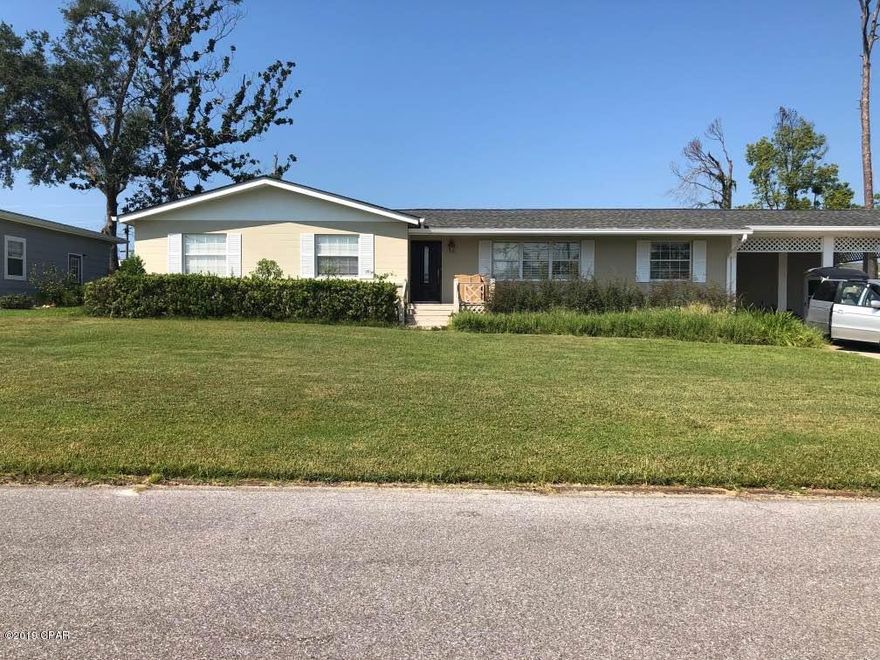 Charming 3 bedroom, 2 bath home in Garden Club area. Nicely landscaped. Roomy, over 2000 sq ft. Dining area off kitchen as well as formal dining room and living room. Family room with gas fireplace. Large back yard with patio. Close to Beach Drive, the walking park and dog park. Dogs ok, subject to approval. Sorry no cats.