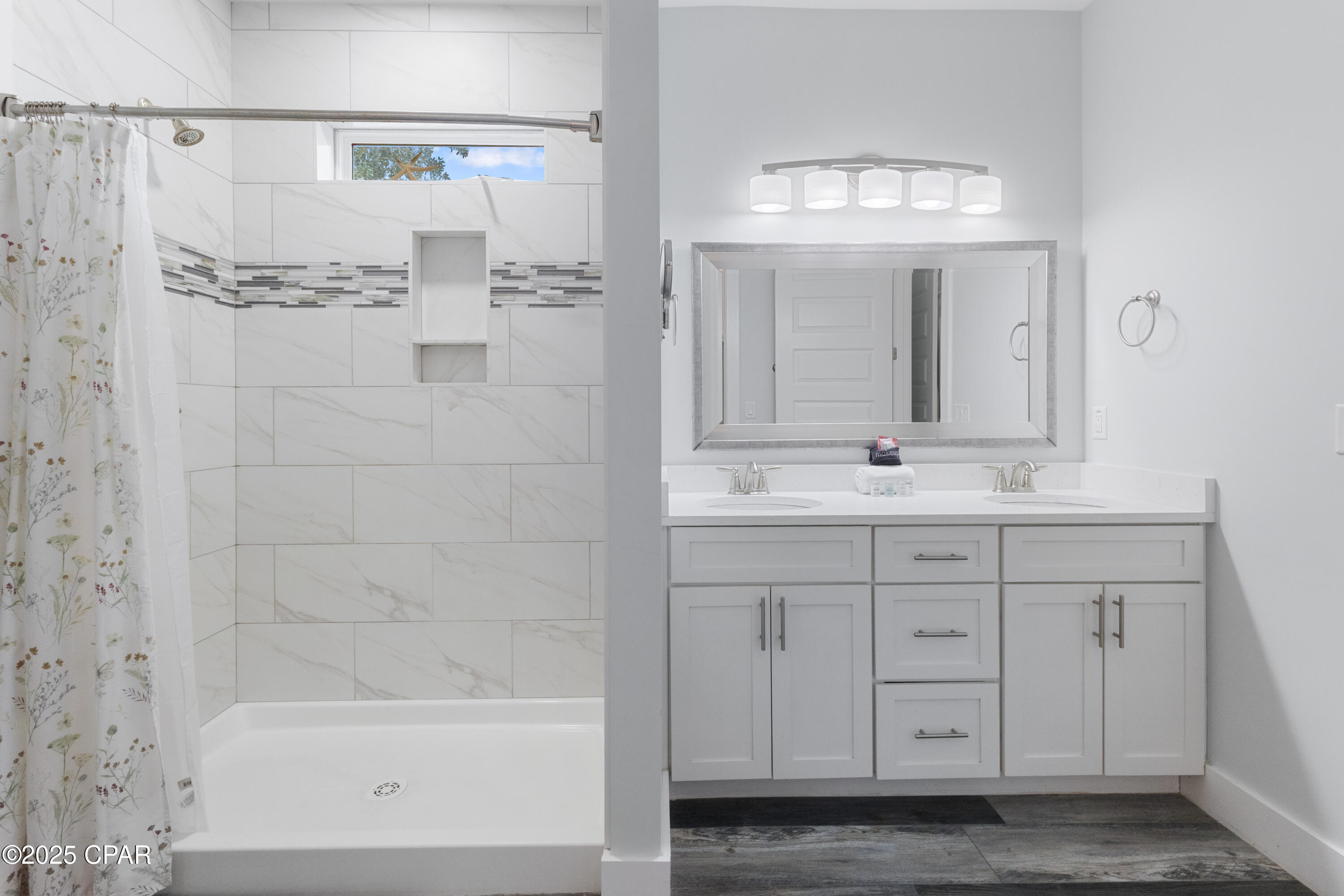 Laguna Beach Estates 8th Add - Residential