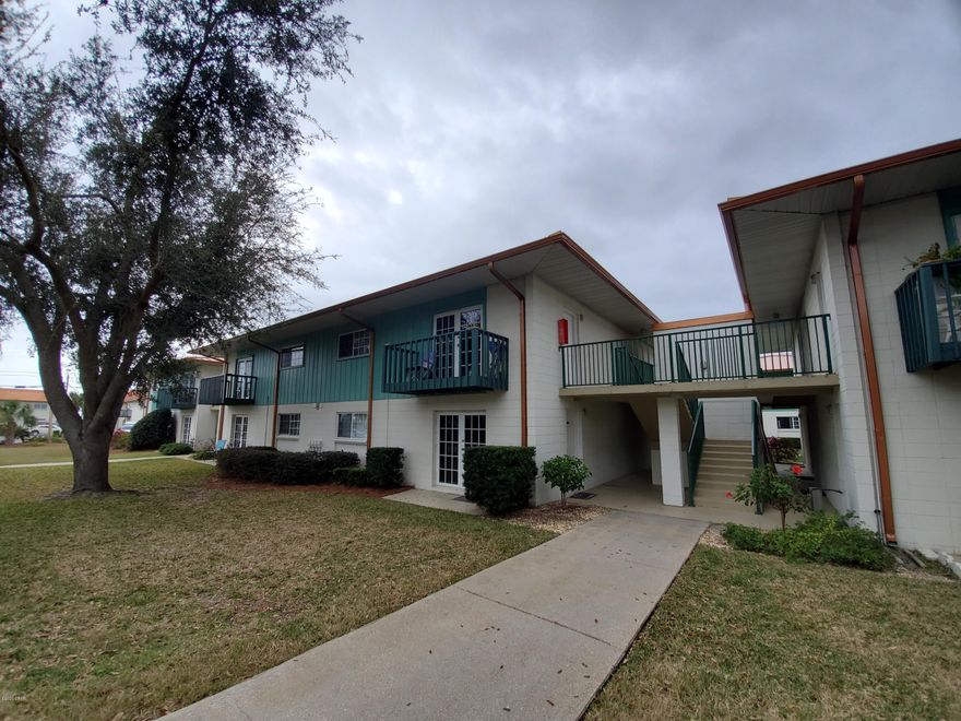 For Rent. Unit is unfurnished. Cable, water, sewer, garbage included in rent. **Pet under 24 lbs considered with non-refundable $250.00 pet fee**



The complex is within easy walking distance to restaurants such as the Captains Table, Uncle Ernies, Hunts Oyster Bar and the newly opened Shrimp Boat. Come see this neat complex that sits alongside St. Andrews Bay and features 2 pools, a private beach, and 7 beautifully landscaped acres. Whether it is July or December, this complex is quiet and offers the best of Bay living with easy access to the Gulf of Mexico. The complex features a 20 slip marina and it is still possible to buy or rent a slip and become part of the boating crowd.