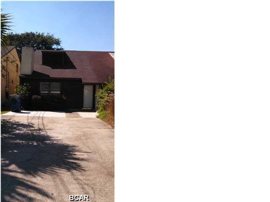 2BR 2BA TOWN HOME W/BONUS ROOM, LOFT, BREAKFAST BAR, VAULTED CEILING, WOOD BURNING FIREPLACE, OPEN PATIO W/FENCED BACKYARD.