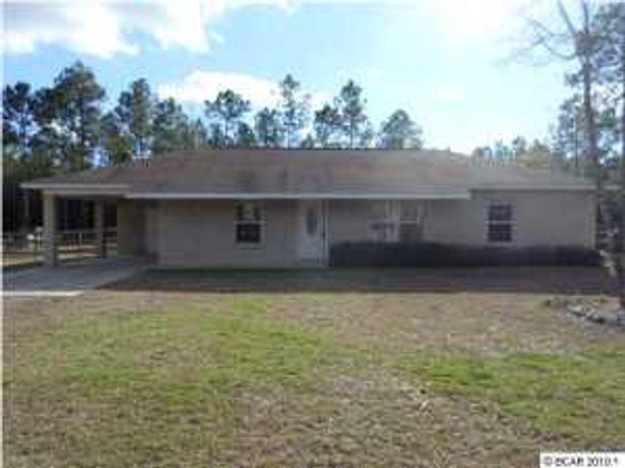 This very nice 3bed 2bath home with new carpet. This home sits on over a half acre with a fully fenced back yard. Nice quite county setting. Seller is offering ''Special Financing'' to qualified buyers. Seller will offer an allowance up to $500 to owner occupant Buyer's purchase of a home warranty of their choice. IN ADDITION to normal Buyer closing costs, Buyer pays Doc Stamps on the Deed, closing service fee of $250, electronic recording fee of $27. Seller does not complete mold or problem drywall remediation or provide any type of clearance or certification to the buyer. Closing cost assistance cannot go towards transfer taxes (doc stamps on the deed or mortgage) association transfer fees, or any prepaid expenses. Investor sales are not eligible for buyer closing cost assistance.