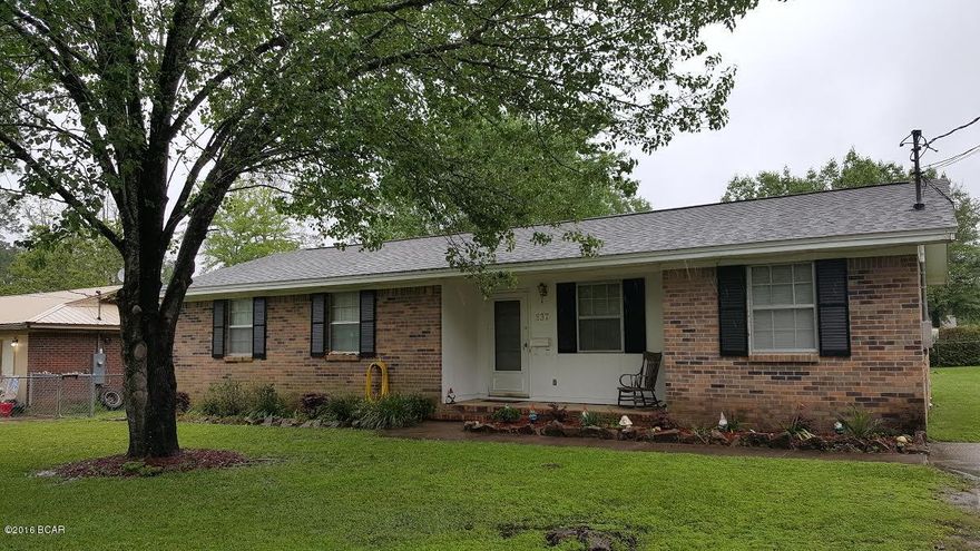 Charming 3/1.5 brick home located in Chipley city limits. Home has kitchen/dining combo, newer appliances, new tile flooring. Spacious living room. Updates include newer roof, tile flooring, water heater. Master bedroom has half bath. Two additional bedrooms and full hall bath. Nicely landscaped lot. Great starter home. Convenient location. Close to shopping, hospital and schools.