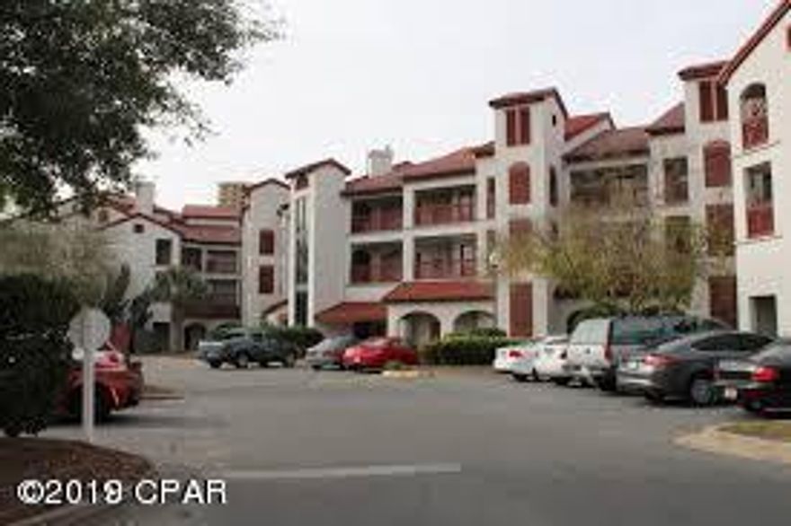 Great location for this furnished efficiency unit at St. Thomas Square. Just a block from the beach, the complex also features a tennis court and pool. There are also restaurants an shops on site.