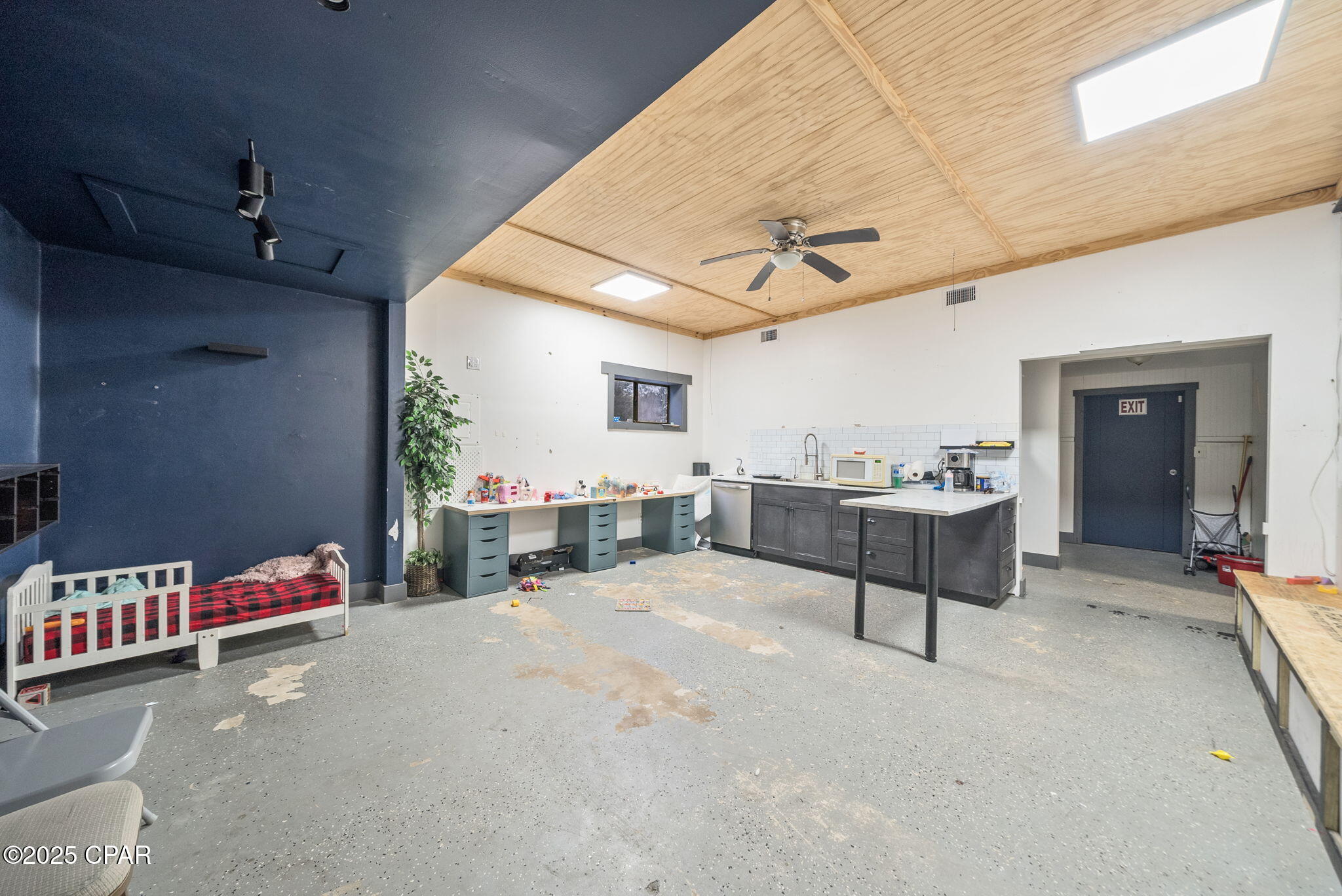 [No Recorded Subdiv] - Commercial Sale