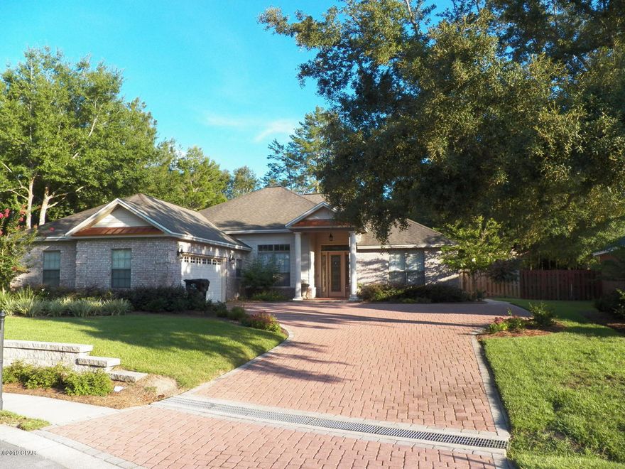 A CUSTOM BUILT 4 BR 2.5 BA HOME IN GRANTS MILL.  FEATURES SPLIT BR PLAN.  HAS FORMAL LIVING ROOM AND DINING ROOM.  LUXURIOUS HOME IN A SECLUDED PART OF GRANTS MILL.  READY FOR OCCUPANCY.