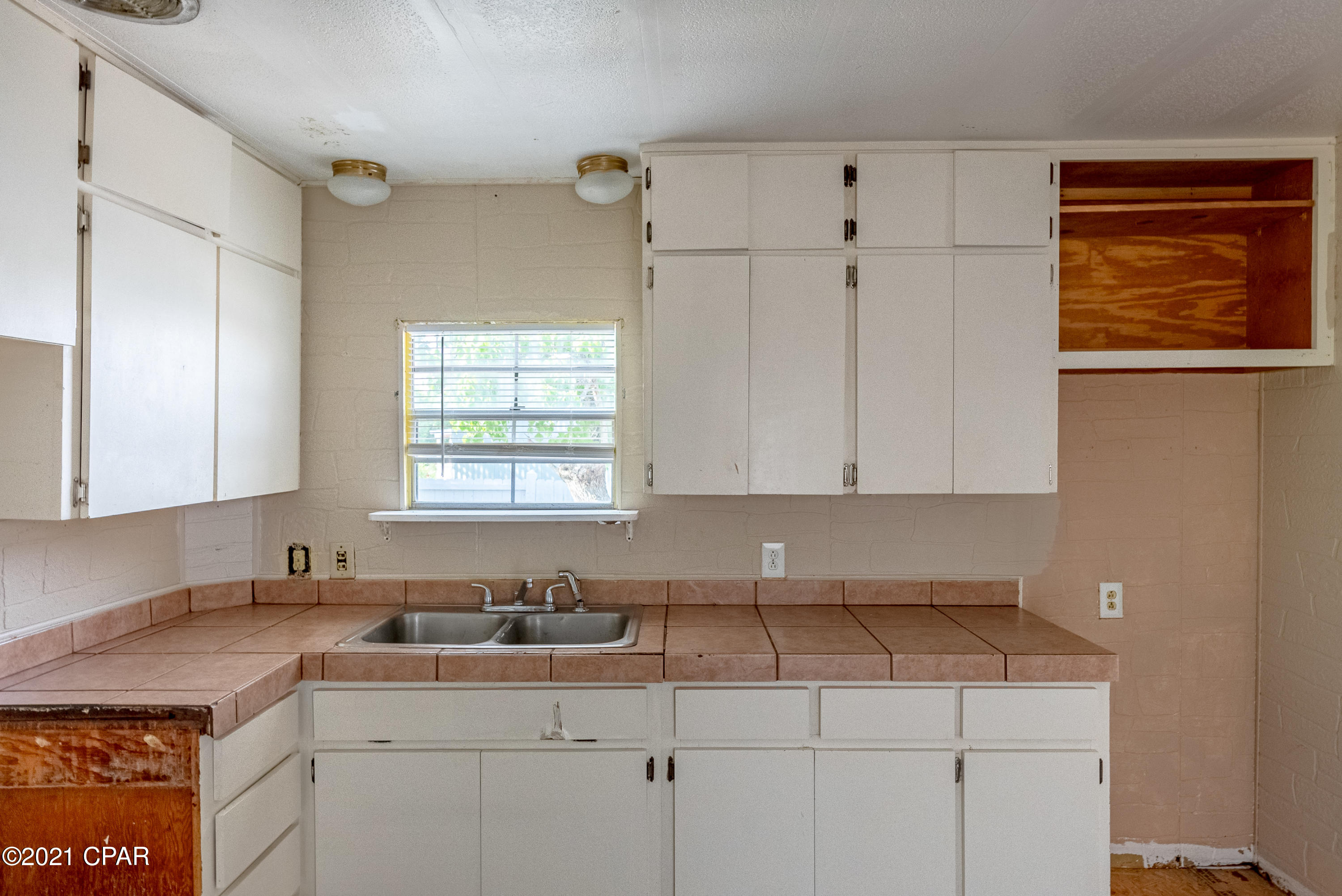 Laguna Beach Estates 9th Add - Residential