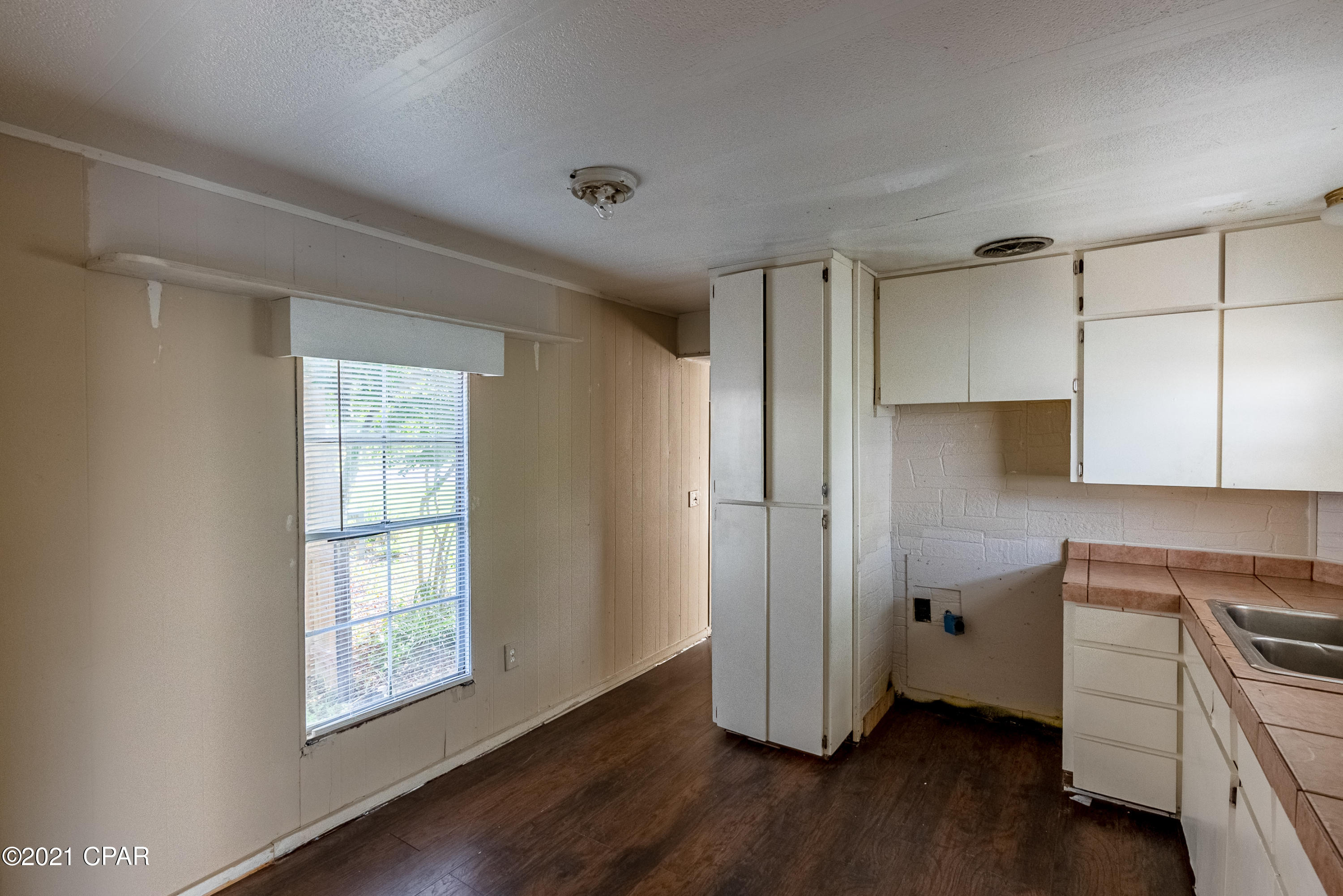 Laguna Beach Estates 9th Add - Residential