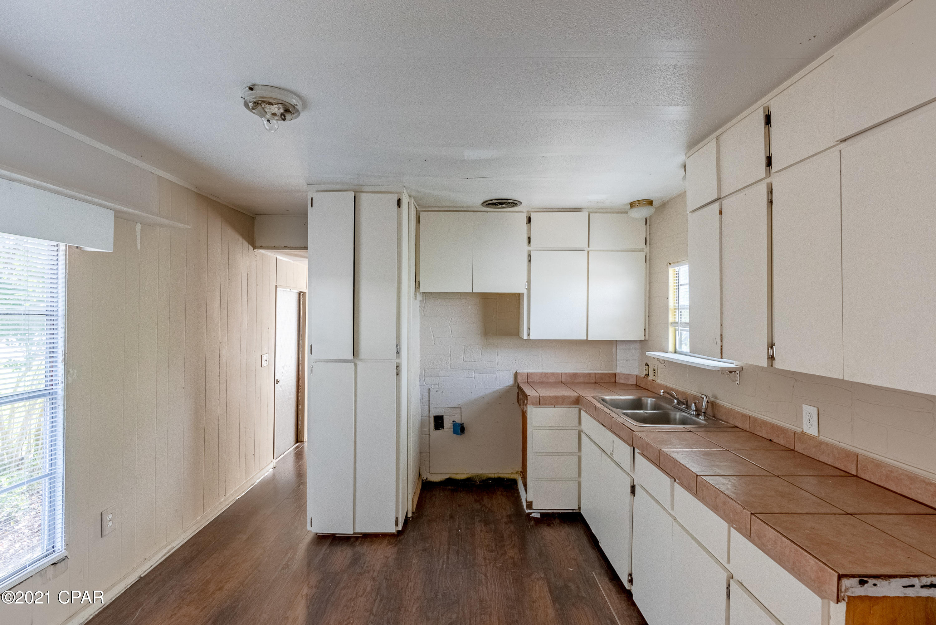 Laguna Beach Estates 9th Add - Residential