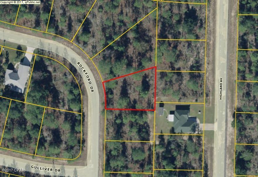 Great building lot in Sunny Hills. Convenient location close to HWY 77 off Shenandoah Blvd. The Sunny Hills community is located approximately 25 miles north of Panama City and 18 miles south of Chipley. This community features an 18 hole public golf course and many fine fishing and recreation lakes. Great opportunity to invest in the future of the Florida Panhandle while the prices are still affordable. You owe it to yourself to check this area out. Buyer to pay Title Insurance, Closing fee, and Doc Stamps on the Deed.