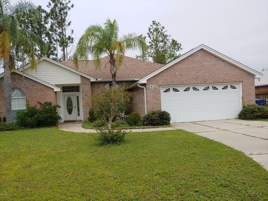 This home is vacant and ready for rental.  No long term lease needed...renting on a month to month basis.  House has a fireplace, screened Florida room, all appliances including washer and dryer, jetted master tub with separate shower, 2 car garage, separate dining room and eat-in kitchen, new roof and IN-GROUND POOL.  Renter to pay all utilities. Pets allowed with approval. Owner put a window A/C in one of the rooms for extra coolness...has good working central heat and air.