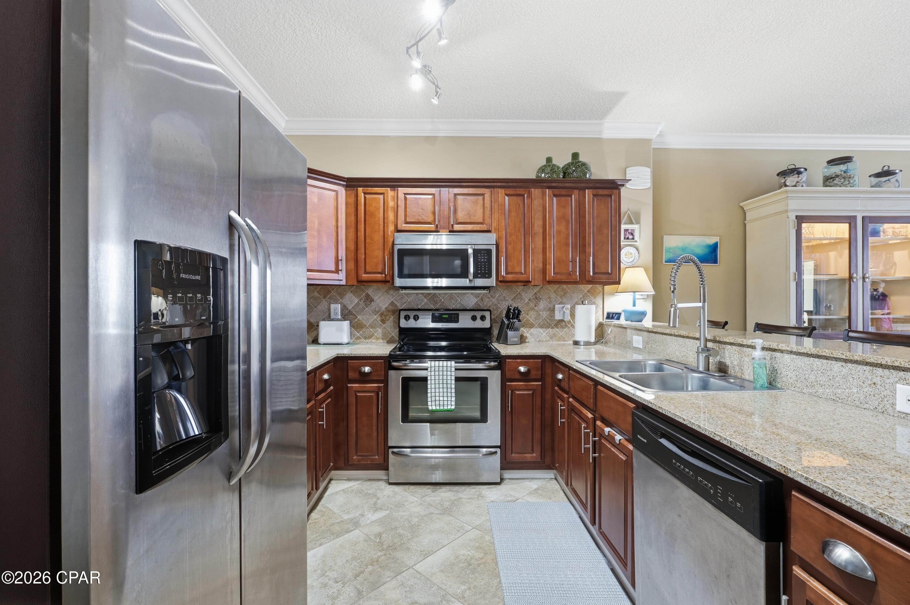 Tropic Winds - Residential