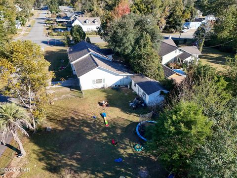 A home in Blountstown