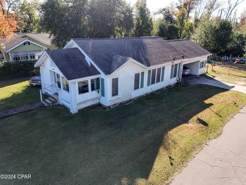 A home in Blountstown