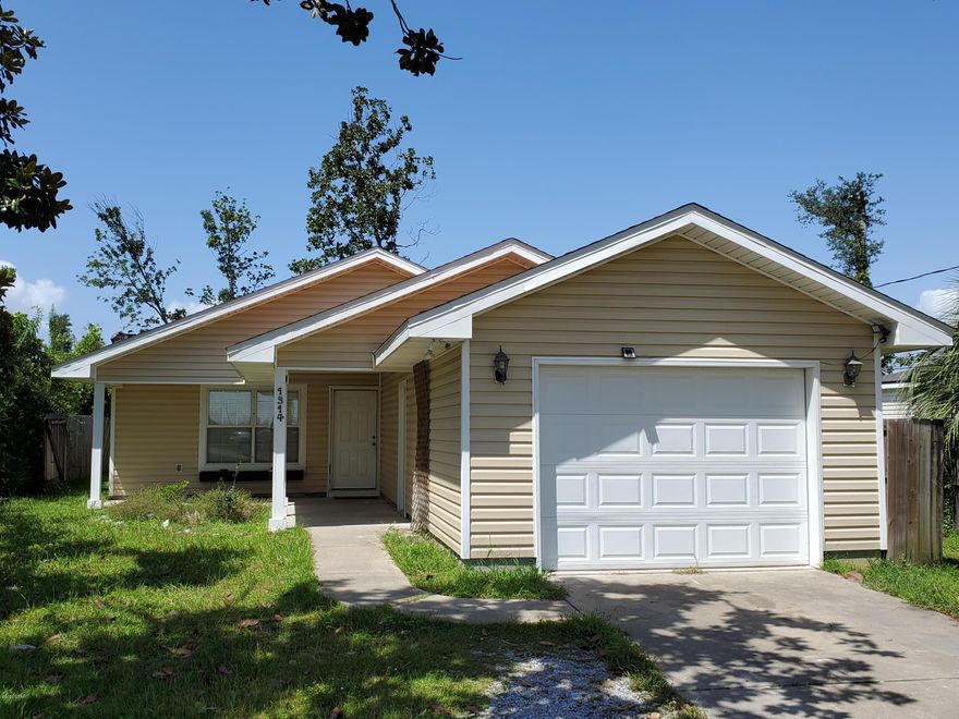 This inviting family 3 bedroom, 2 bathroom home is centrally located in a great neighborhood in the heart of Lynn Haven. Walking distance to the elementary, middle school, ready for immediate occupancy. The home has a split bedroom floor plan, and the master has a private bathroom. Walkthrough the kitchen with lots of cabinet space to the sunroom that leads to a sizable back yard. The large attached garage leaves plenty of room for storage. Enjoy being close to parks, restaurants, and shopping. This home is not in a flood zone and has no HOA's.