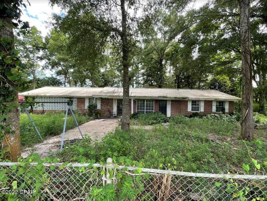 Investor special!! 3211 sq/ft, 4 bedroom, 3 bath, brick on slab, rehab, priced to sell!! This home has a 2 car garage, carport, 2 acres of land and an older metal roof!! Come create your next home, rental or flip project!! Schedule a showing today!!