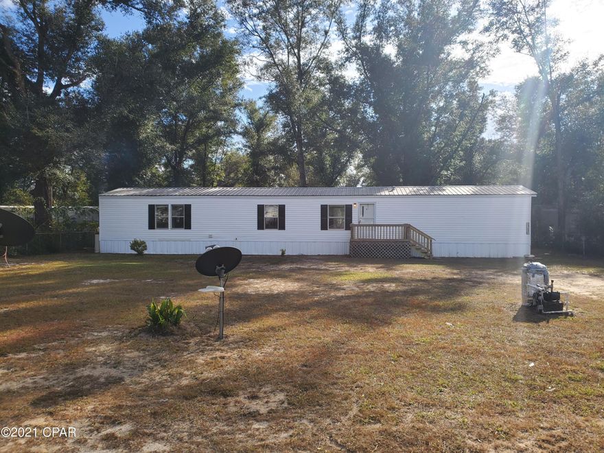Nice 76X16 three bedroom, two bathroom single wide located on approximately .67 fenced acres in Fountain.  This home is priced to sell.  Seller is MOTIVATED!!