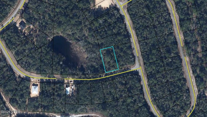 Building lot in the rapidly growing community of Sunny Hills. This is a deed restricted (no mobile homes) community with no HOA. Located approximately 25 miles north of Panama City and 18 miles south of Chipley. Sunny Hills features a popular and affordable 18 hole public golf course and numerous fishing lakes. There are several major builders working in the subdivision to accommodate the growth pushing north out of Panama City. Water and electric appear to be available at the lot but should be verified. Great opportunity to invest in the future of the Florida Panhandle.