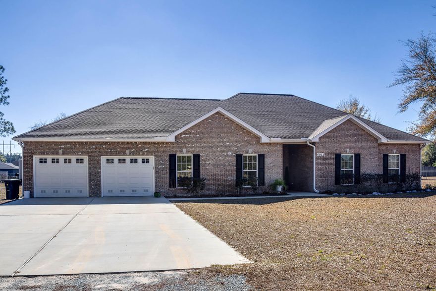 LISTED FOR COMP PURPOSES- SOLD AS-IS 

3 Bedroom 2 bath brick home with small 10x10 home office off kitchen area. Interior features large kitchen with stainless appliances, granite countertops, wood look tile flooring & carpet in bedrooms. 1 Acre Lot with Septic & Well.