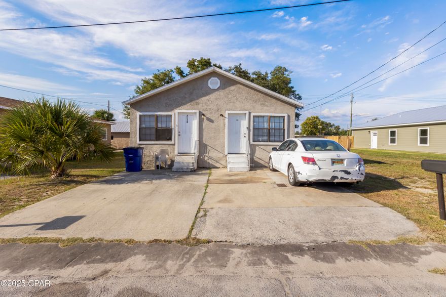 Turnkey Rental for Sale! This duplex offers you a variety of opportunity! Whether you are looking for your first investment, or looking for immediate equity, this Duplex has it! Priced well below replacement cost this is an opportunity that will not last. Call today! 
Annual Gross: $19,725