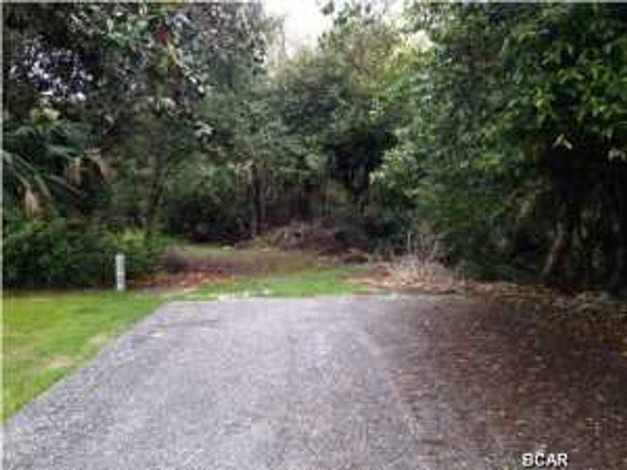 nice building lo at end of 13th st....walk to the beach