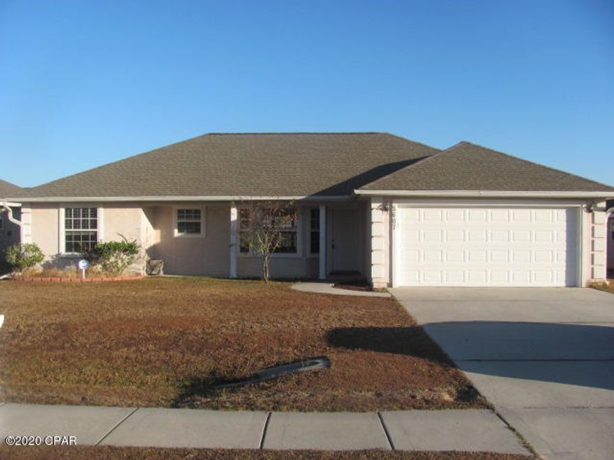 Nice 3 bedroom 2 bath home with 2 car garage.  This home features a large open split floor plan, vaulted ceiling, dining area, laundry room and large privacy fenced backyard, sprinkler system and large open patio.