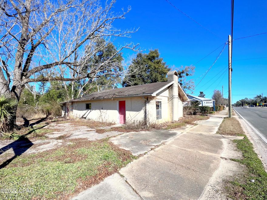 Located off the highly traveled Hwy 90 sits this 1,200 sq ft commercial building previously used as a successful hair salon. With an average daily traffic count of 6100 (2021 DOT Traffic Data) this high visibility building offers endless possibilities for your next business. Property is located just outside the city limits on a spacious .75+/- acre lot.