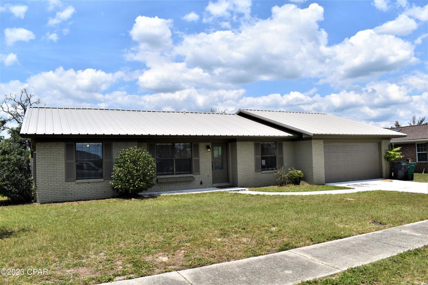 Completely renovated interior with new kitchen counters and newer appliances.  This 3 bed/2 bath home in close to Tyndall Air Force Base, restaurants and shopping in Callaway. The home sits on a quiet cul-de-sac with large privacy fenced back yard and screened in porch.