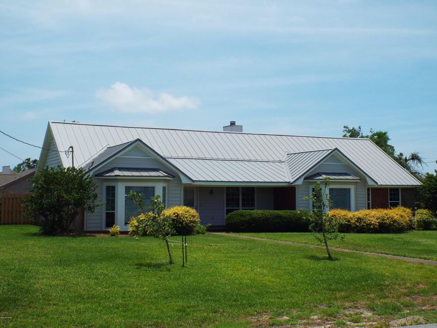 CURRENTLY UNDER CONTRACT, SELLER ACCEPTING BACKUP OFFERS Make your appointment to view this beautiful 4 bedroom 2.5 bath home located in Kings Point. This home sits on a large corner lot located on a cul de sac and is beautifully landscaped including apple trees and a new privacy fenced back yard. Updates include a new metal roof, the exterior newly painted , new insulation and the majority of the rooms are newly painted. The interior features built in shelving, a wood burning fireplace, tile flooring, crown molding, spacious walk in closets and granite counter tops.  The back yard features an open patio to enjoy your summer days and has plenty of room for a garden. There was minimal hurricane damage to be repaired, repairs are in the process and will be completed prior to closing. All mea