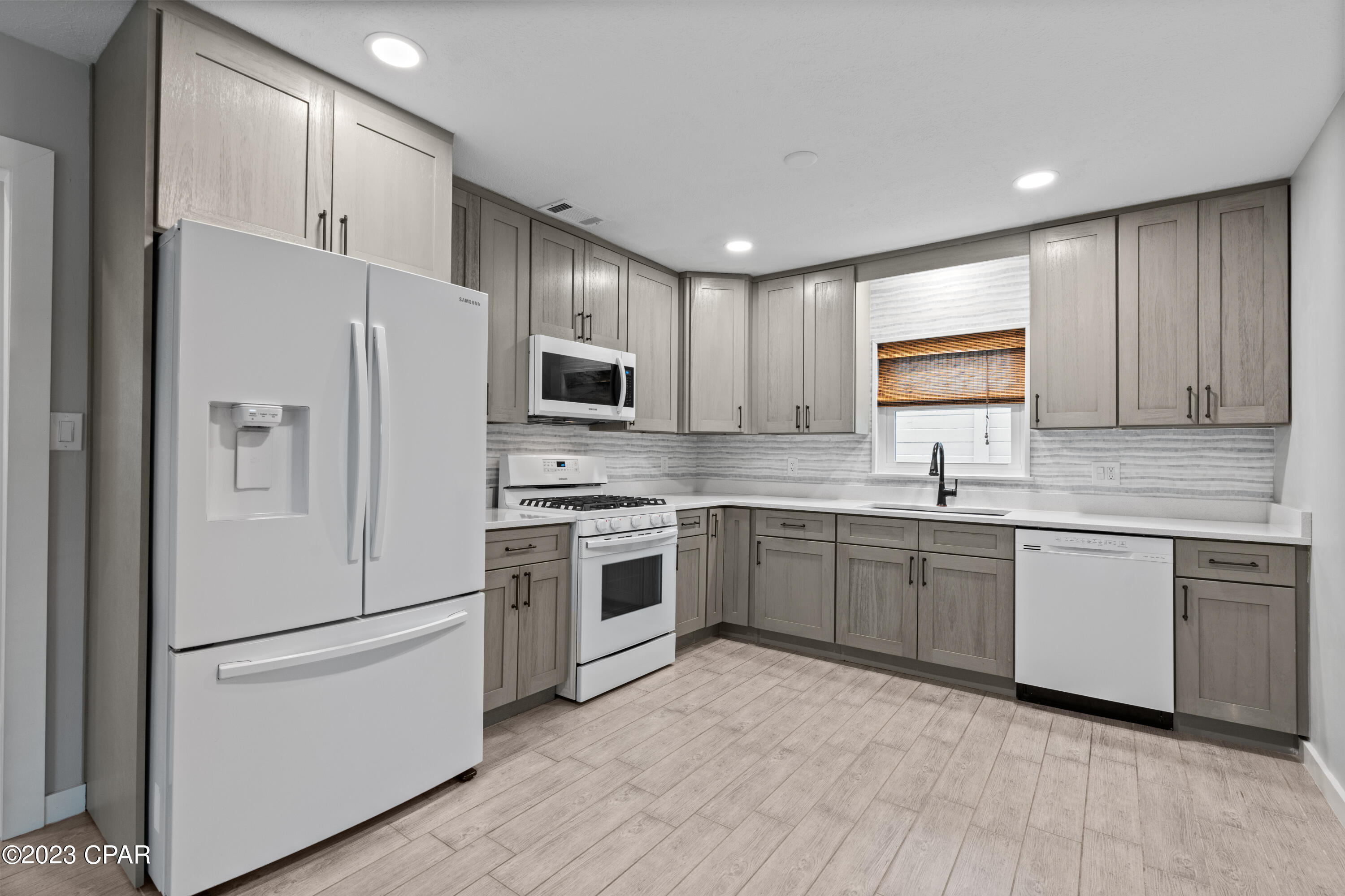 Panama City Beach, Florida 32413, United States, 2 Bedrooms Bedrooms, ,2 BathroomsBathrooms,Residential,Pending,68049