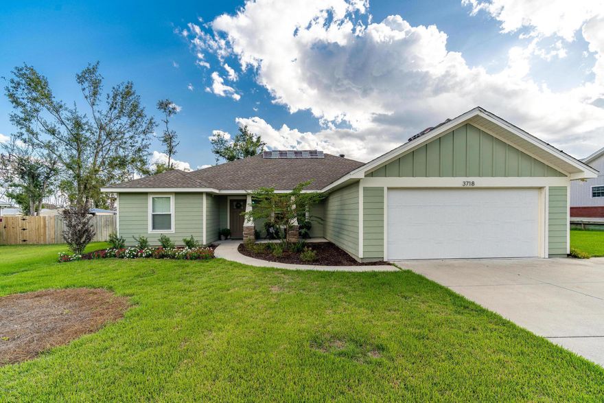 Only 4 years old, immaculate home. Open floor plan. Living room has a vaulted ceiling, kitchen has beautiful custom finished cabinets with breakfast bar as well as a breakfast room. Split bedrooms. Large Master Bedroom with exceptional bathroom. jetted tub and separate shower, double vanity and nice walk in closet. Home is conveniently located. Home has a new roof as 10/12.  The back yard is a great space for children to play and entertaining family and friends!