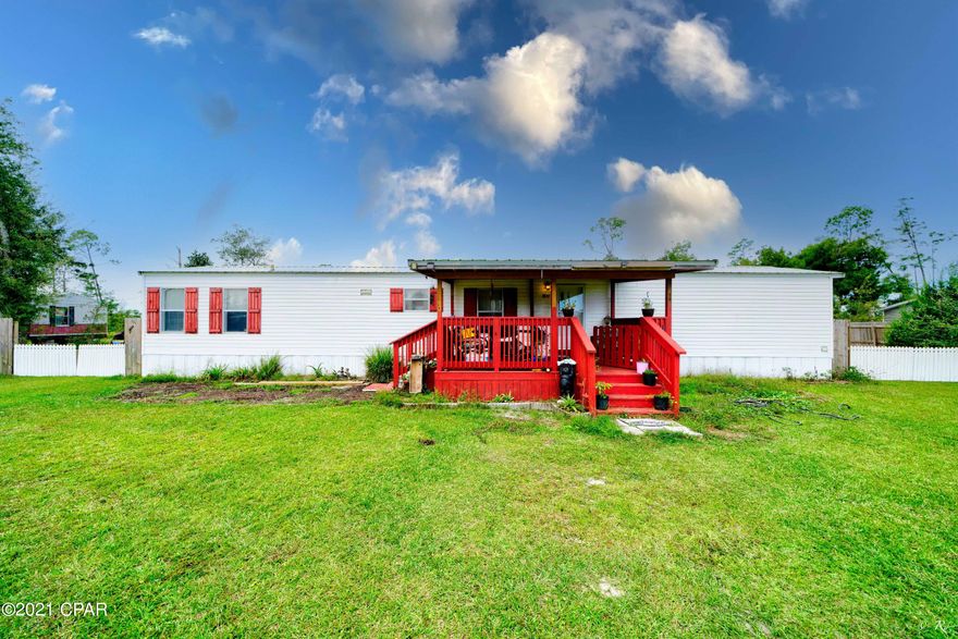 What a wonderful home for $150,000! This 3 bedroom, 2 bathroom manufactured home is in great shape. Very private property sitting on over an acre in Youngstown, FL- just outside of Panama City jurisdiction. 



Backyard is mostly cleared and fenced and front yard is completely fenced. Metal roof held up great during Hurricane Michael, no damage besides trees. Ac is original but condenser replaced in 2015.



Roughly 10 miles from immediate town, with a short drive down 231.
