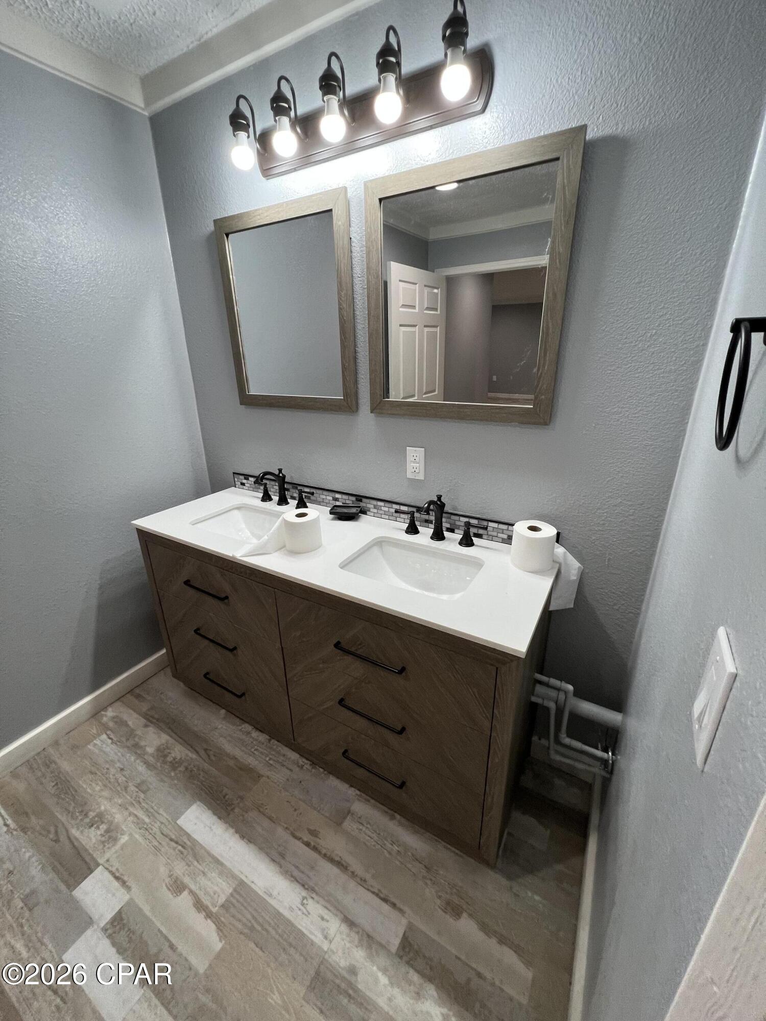 [No Recorded Subdiv] - Commercial Sale