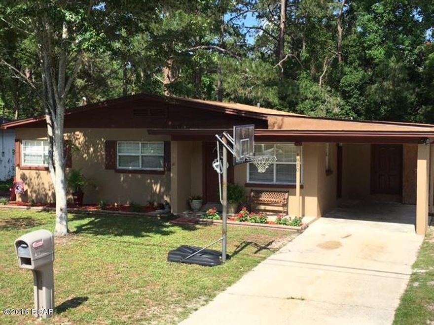NEW ROOF in October of 2015.Perfect Starter Home in historic St.Andrews,with detached studio apartment with full bath. This home has been COMPLETELY renovated and well taken care of!Featuring real hardwood and tile floors throughout entire home.All windows cased with trim, recessed lighting, ceiling fans with remotes in bedrooms.Kitchen cabinets and counter tops replaced in 2008.A majority of home has been re-wired and new electrical  panel installed.NEW ROOF in October of 2015.Hot water heater replaced in 2015.Large backyard completely fenced in with a large concrete patio. New paint on the exterior.All dimensions are approx.-measure if important.