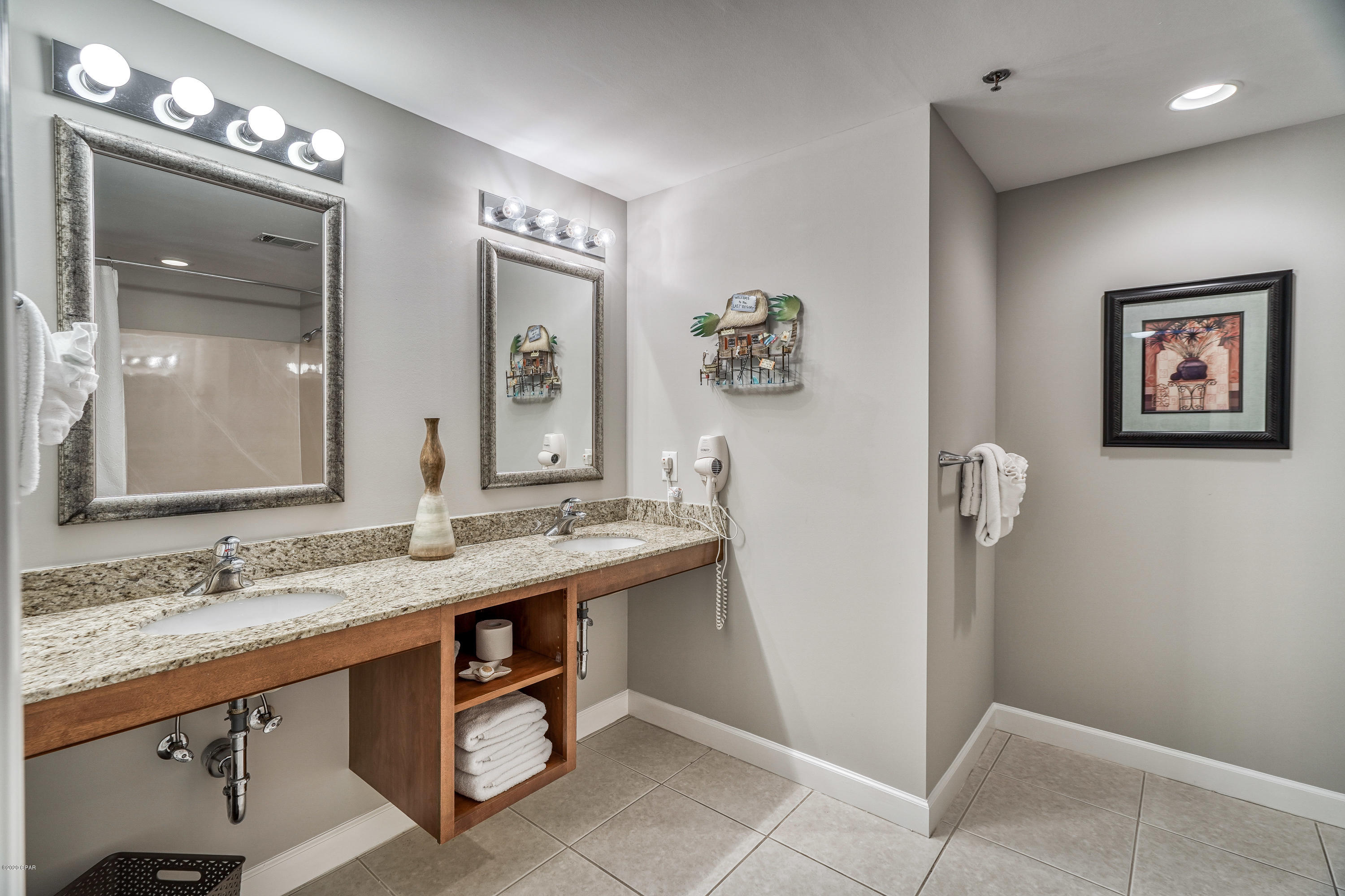 Splash Condo - Residential