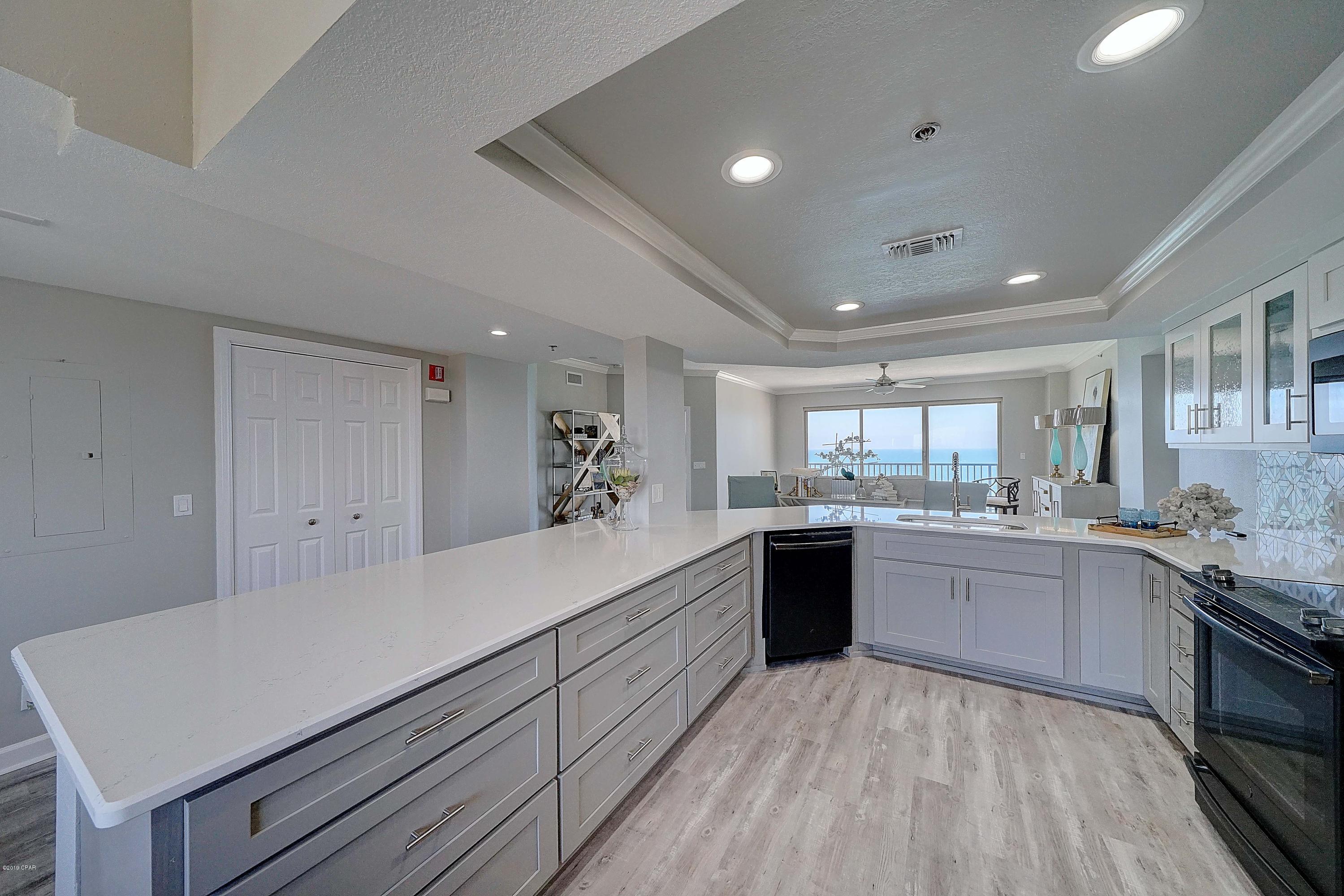 Summerwinds Condo - Residential