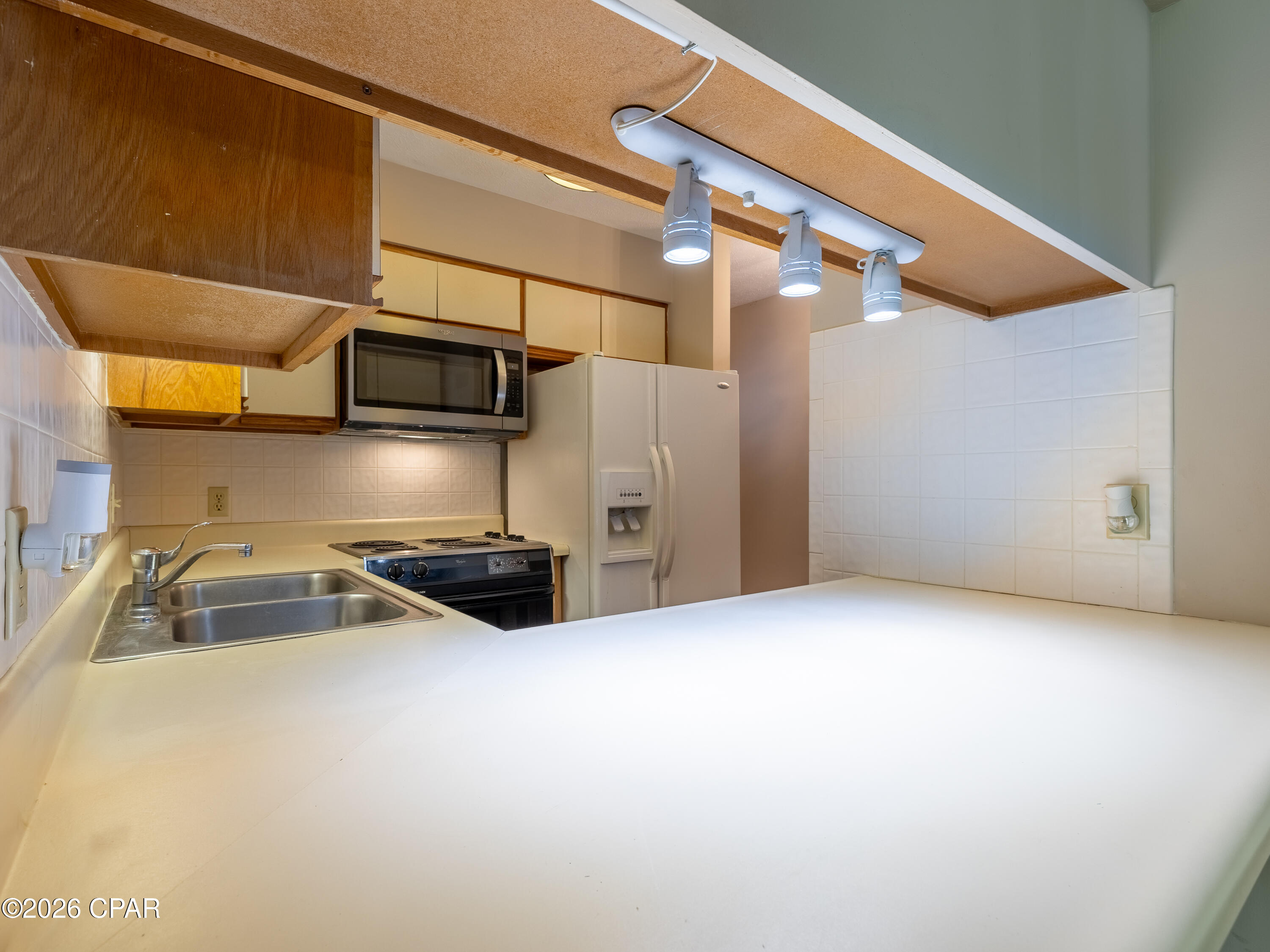 Shade Tree Condo Ph II - Residential