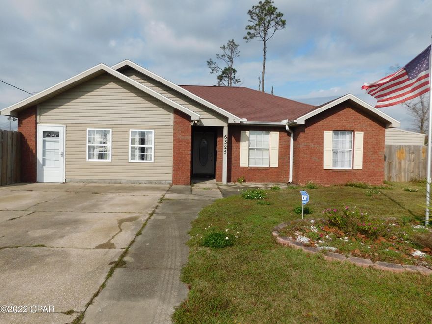 'Just what your looking for', Wonderful brick home, close to everything. 

Large Bonus room, living room with a cozy fireplace. Kitchen, dining and living room all open. You can sit at your dining table looking out of your bay window and watch the children' play. Screened porch, you also have open patio. Privacy fence in the large backyard, room for children, pets and a garden.

 Storage buildings for all your tools.

 New roof and central unite. Close to TAB