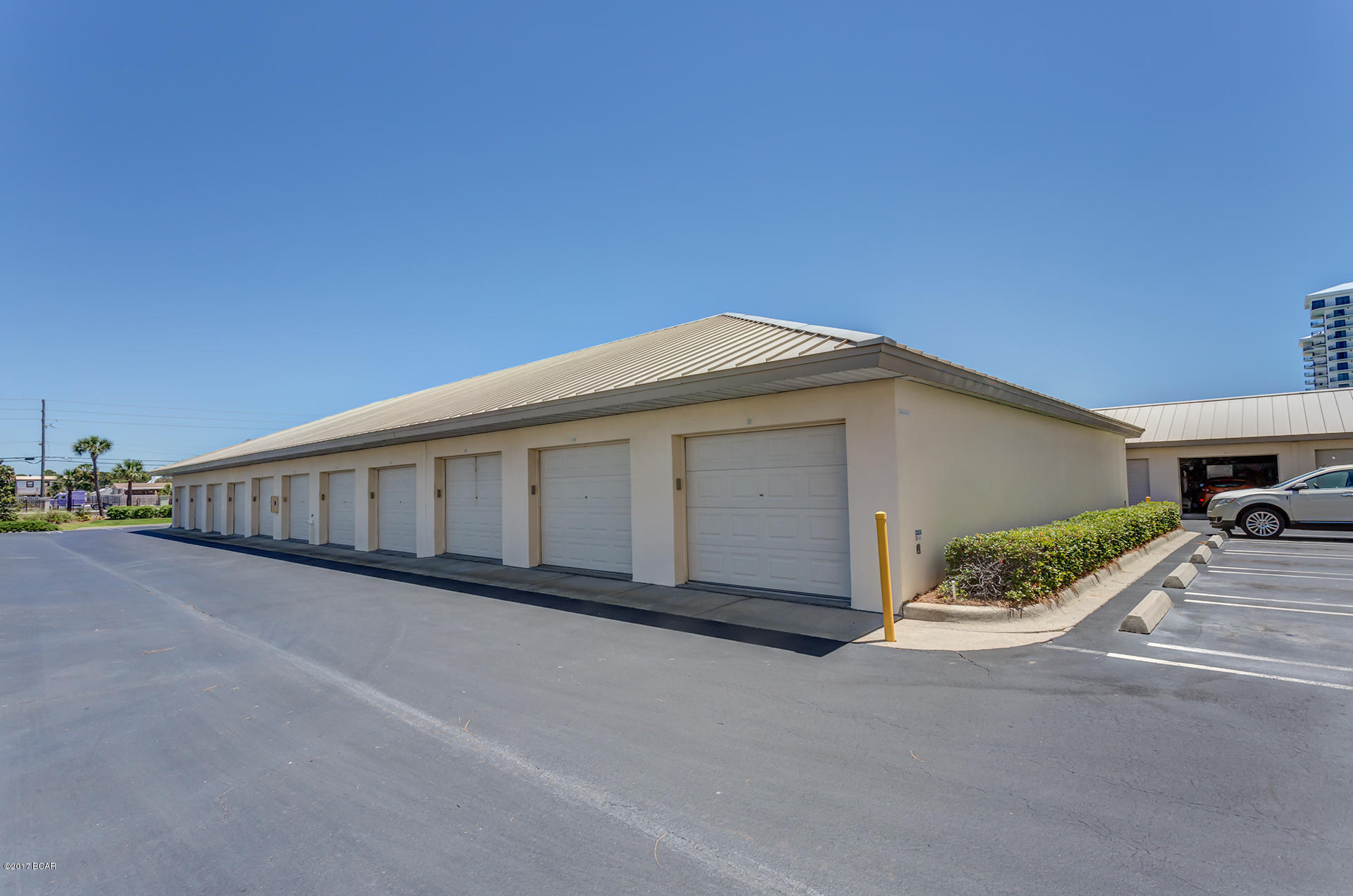 Summerwinds Condo - Residential