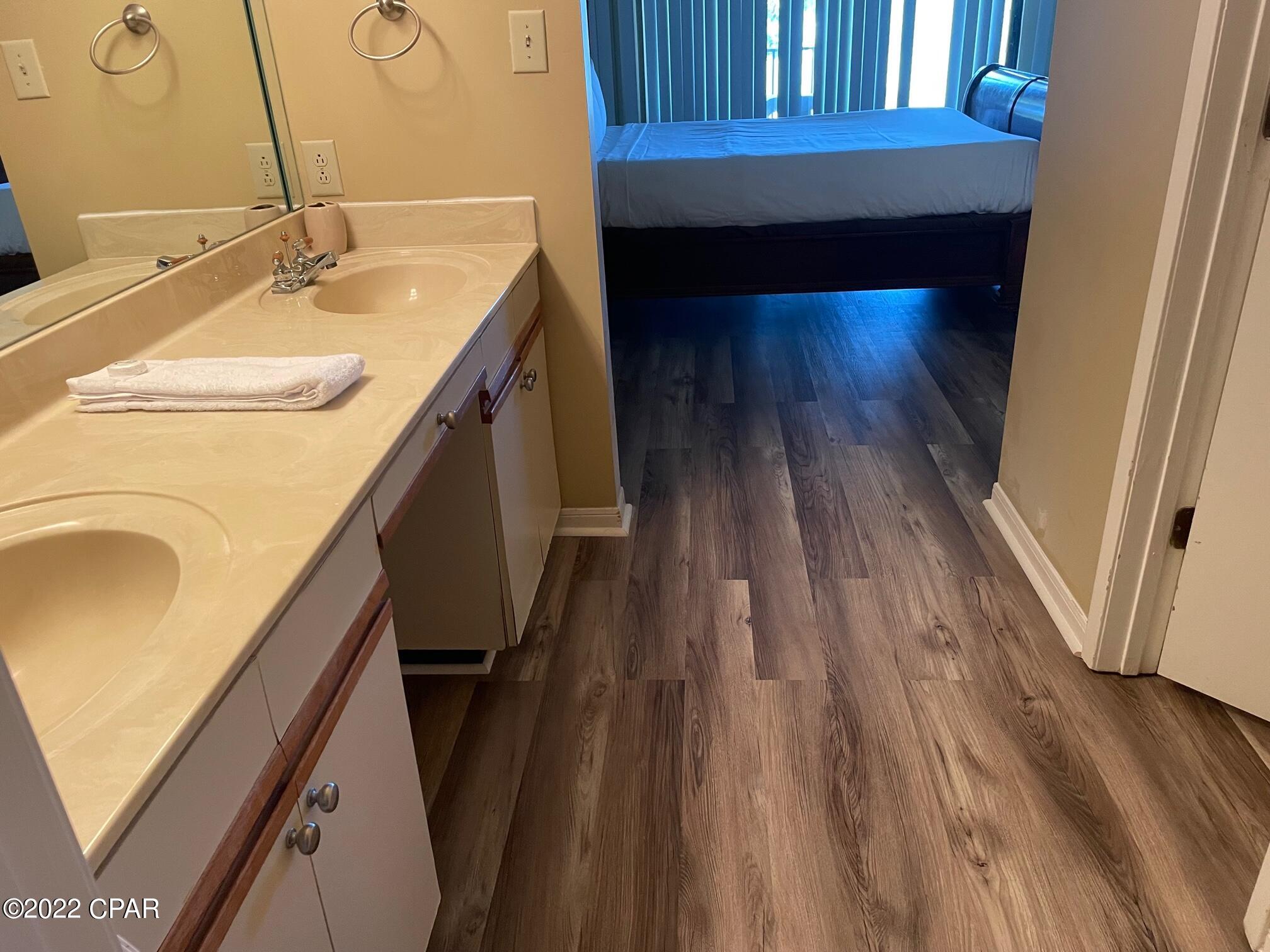 Edgewater Golf Villas V-B - Residential