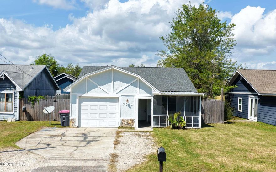 Spacious home in Panama City featuring a fully fenced in spacious back yard and 4 Bedrooms perfect for guests or family.

Just 6 miles from Tyndall AFB, 23 miles from the beaches of Mexico Beach, and a short drive to Walmart and multiple restaurants.

Applicants should have verifiable income of at least 2.5x the monthly rent, stable rental history, and meet standard credit and background requirements.

Contact us to schedule a self-guided tour today!

Amplia vivienda en Panama City que cuenta con un espacioso patio trasero completamente cercado y 4 dormitorios, ideales para recibir invitados o para la familia.

Ubicada a solo 6 millas de la Base Aérea Tyndall, a 23 millas de las playas de Mexico Beach y a un corto trayecto en auto de Walmart y de numerosos restaurantes.

Los solicitantes deben contar con ingresos verificables de al menos 2.5 veces el monto del alquiler mensual, un historial de alquiler estable y cumplir con los requisitos estándar de crédito y antecedentes.

¡Contáctenos hoy mismo para programar una visita autoguiada!