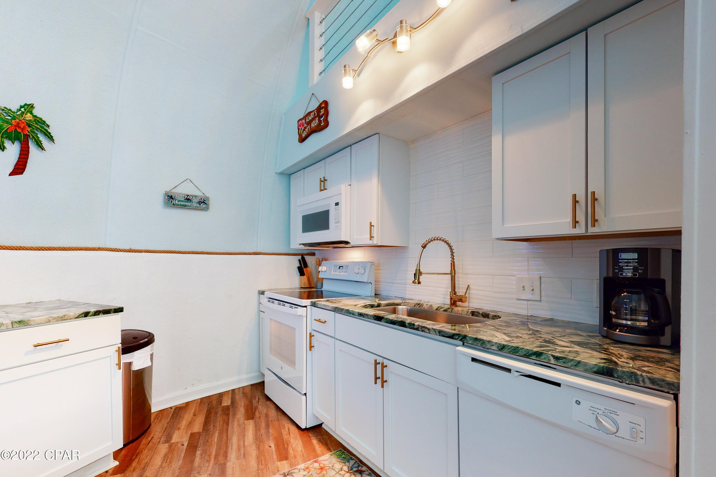 Laguna Beach Estates 9th Add - Residential