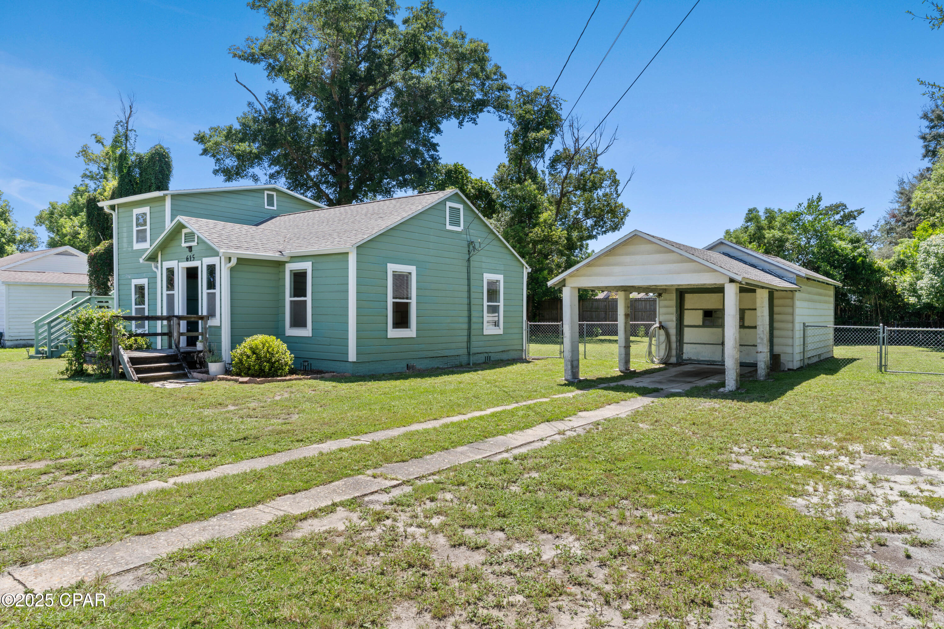 Main image without alt text