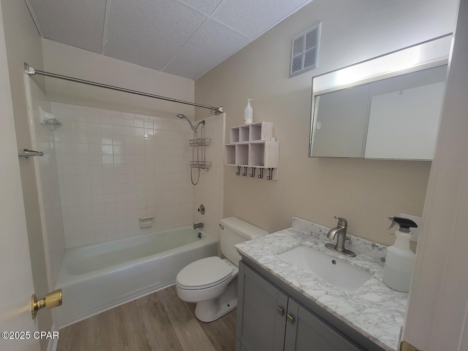 Bay Club Condo Ph 1 - Residential Lease