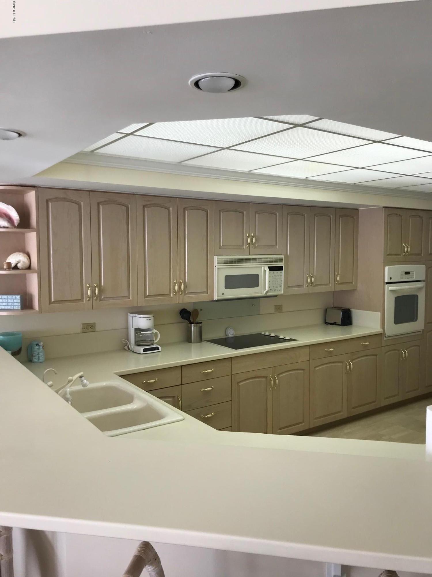 Summerwinds Condo - Residential