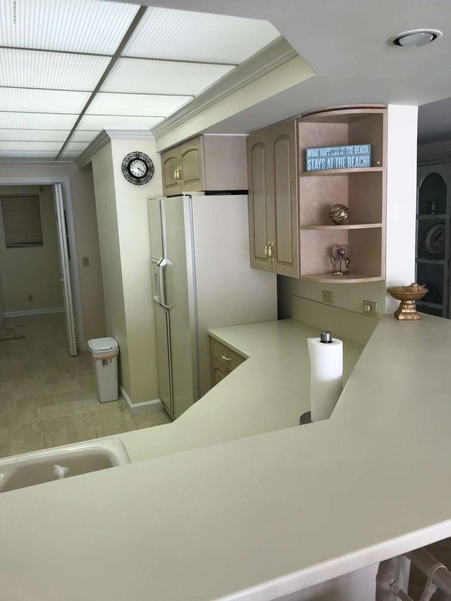 Summerwinds Condo - Residential